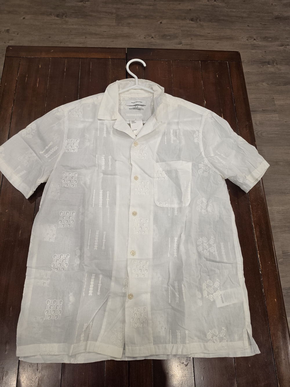 Urban Fitters Men's White Embroidered Short-Sleeve Button-Up Shirt Small NWT